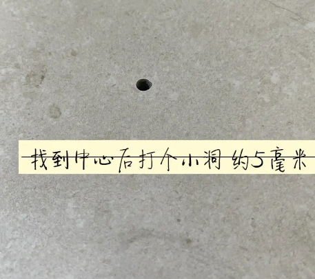 钦北瓷砖空鼓维修公司专业解答在瓷砖铺贴过程中，如果砂料搅拌不均匀，将会带来以下问题
