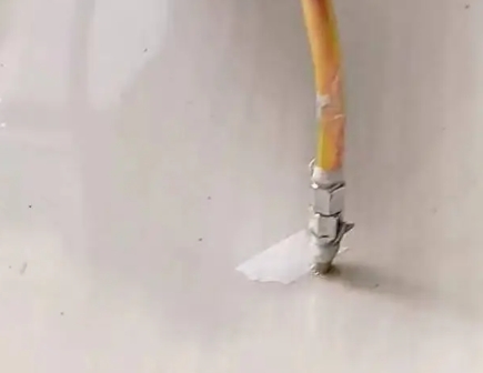 钦北瓷砖空鼓维修公司专业解答在瓷砖铺贴过程中，如果使用的砂料过粗（如全部使用了粗砂），可能会导致以下问题